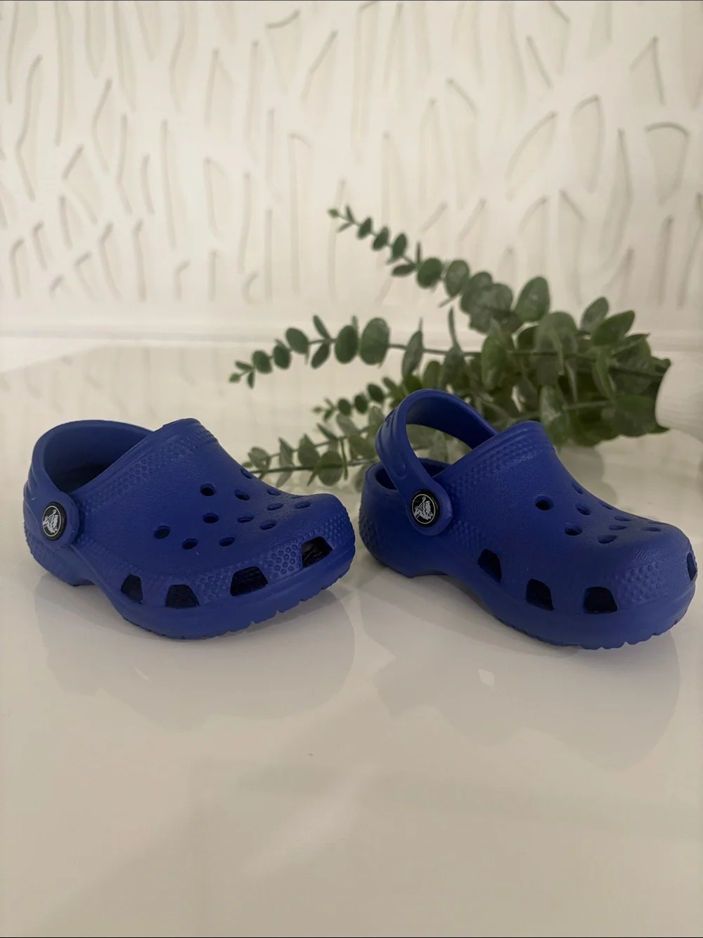Toddler Crocs Size 2-3